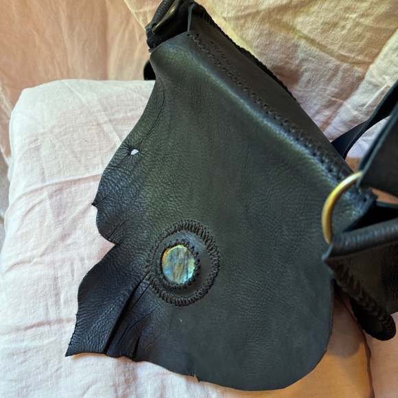 Bohemian Black leather cross body/shoulder bag/purse with labradorite stone. NWT - Picture 4 of 6